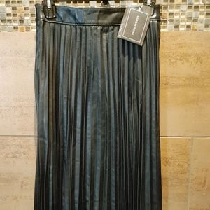 Black soft genuine leather pleated midi skirt